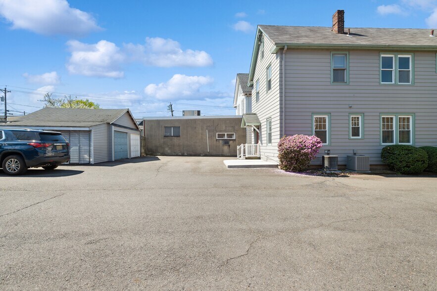 More Photos Of 586 Livingston Ave, North Brunswick Office For Sale