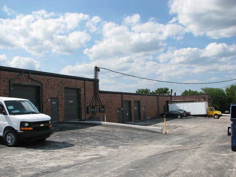 More Photos Of 1720-1736 Westpark Center Dr, Fenton Distribution For Lease