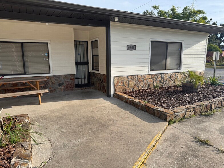 More Photos Of 6301 Causeway Blvd, Tampa Auto Repair For Lease