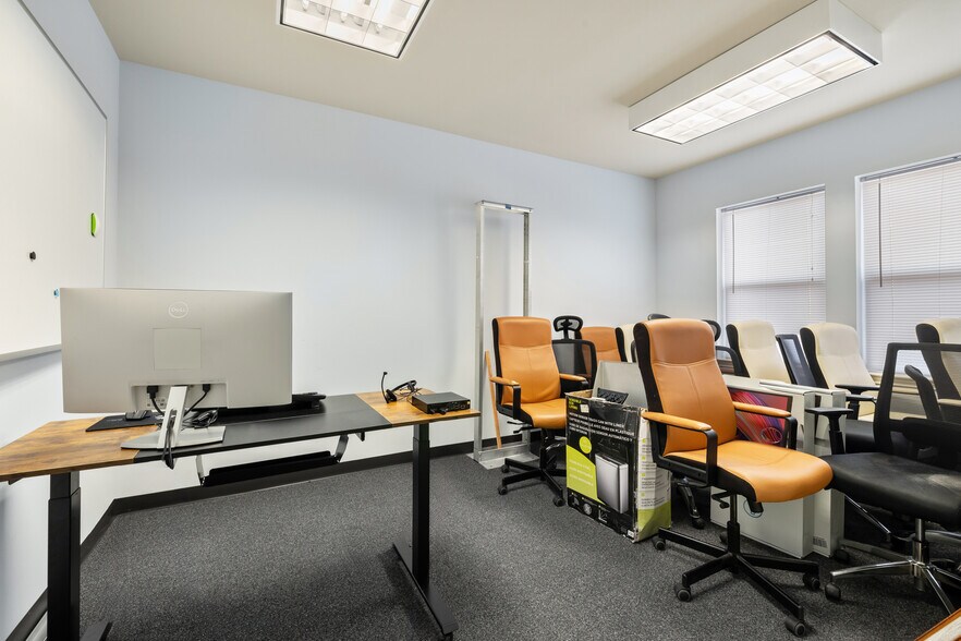 More Photos Of 1508 Dessau Ridge Ln, Austin Office For Sale