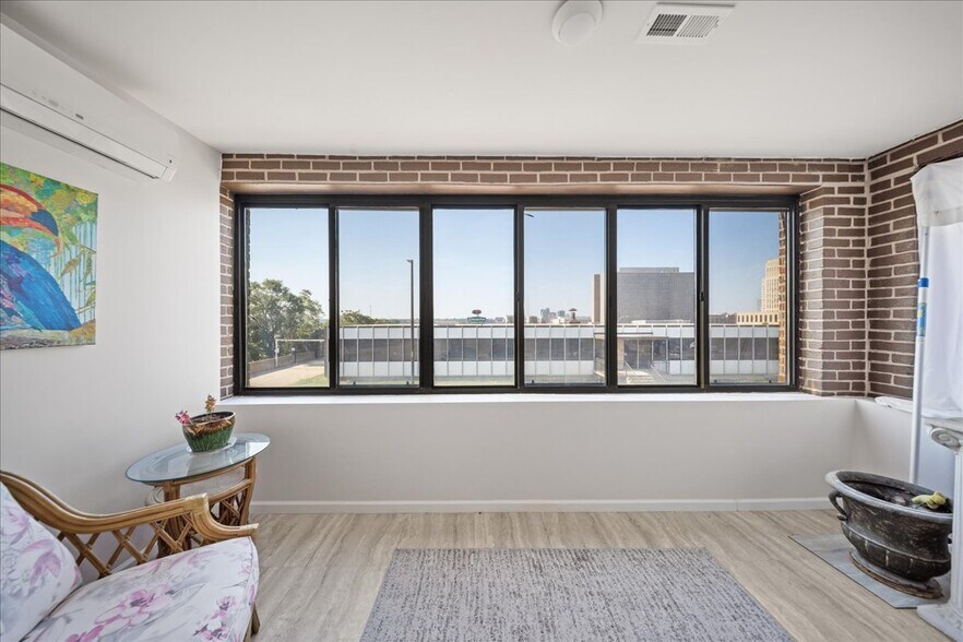 More Photos Of 808 E 10th St, Kansas City Flex For Sale