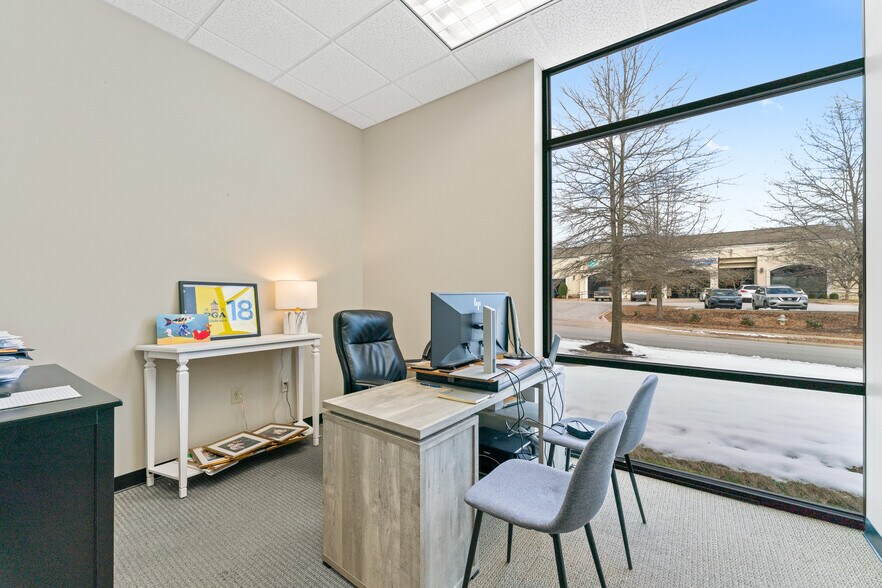 More Photos Of 3945 N Vantage Dr, Fayetteville Office For Sale
