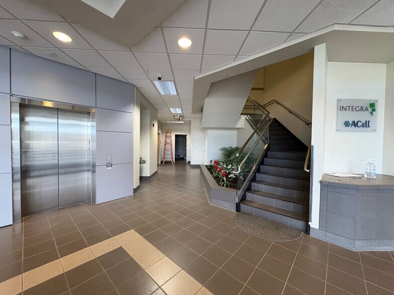 More Photos Of 3589 Sagamore Pky, Lafayette Office For Lease