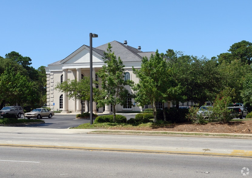 More Photos Of 2003 Oak St, Myrtle Beach Office For Sale