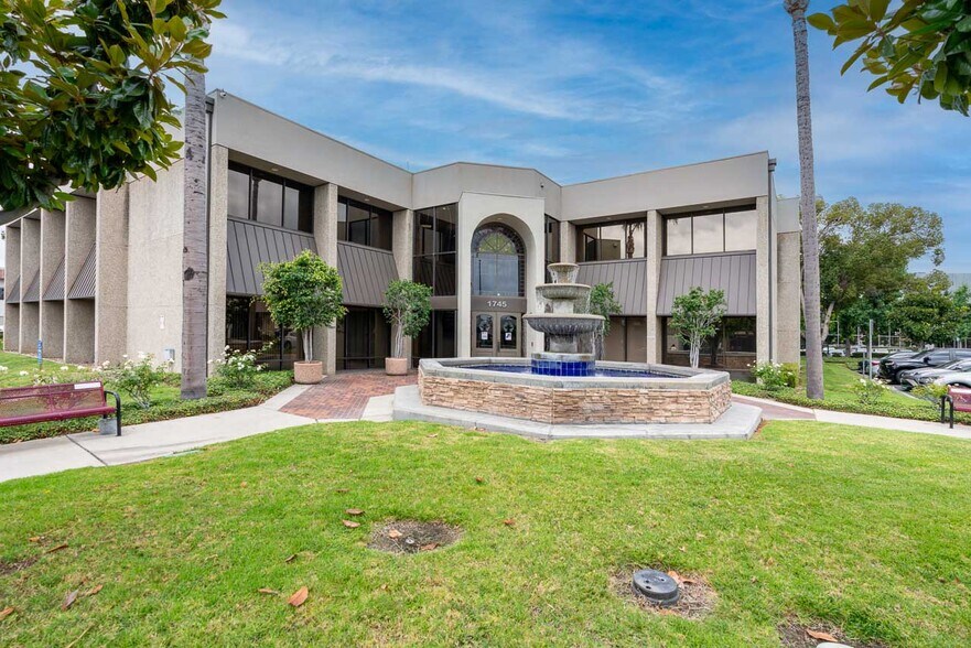 More Photos Of 1717-1745 W Orangewood Ave, Orange Office For Sale