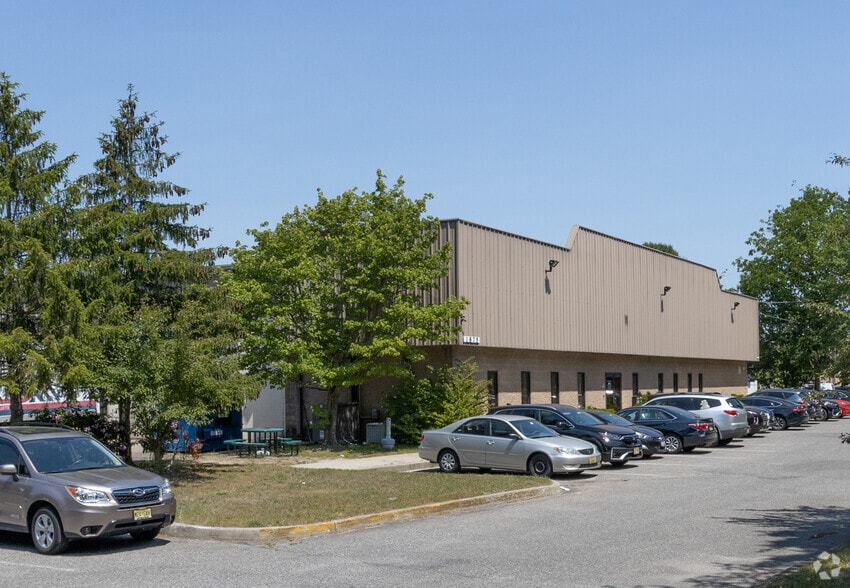 More Photos Of 1875 Swarthmore Ave, Lakewood Warehouse For Lease