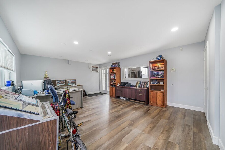 More Photos Of 3231 SE Slater St, Stuart Warehouse For Sale