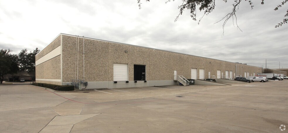 More Photos Of 2120 Denton Dr, Austin Light Distribution For Lease