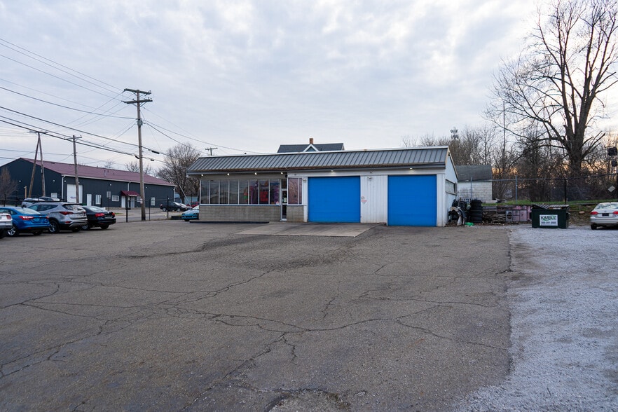 More Photos Of 2203 Navarre Rd, Canton Auto Dealership For Sale