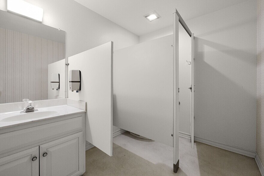 More Photos Of 1071 FM 2673, Canyon Lake Specialty For Sale