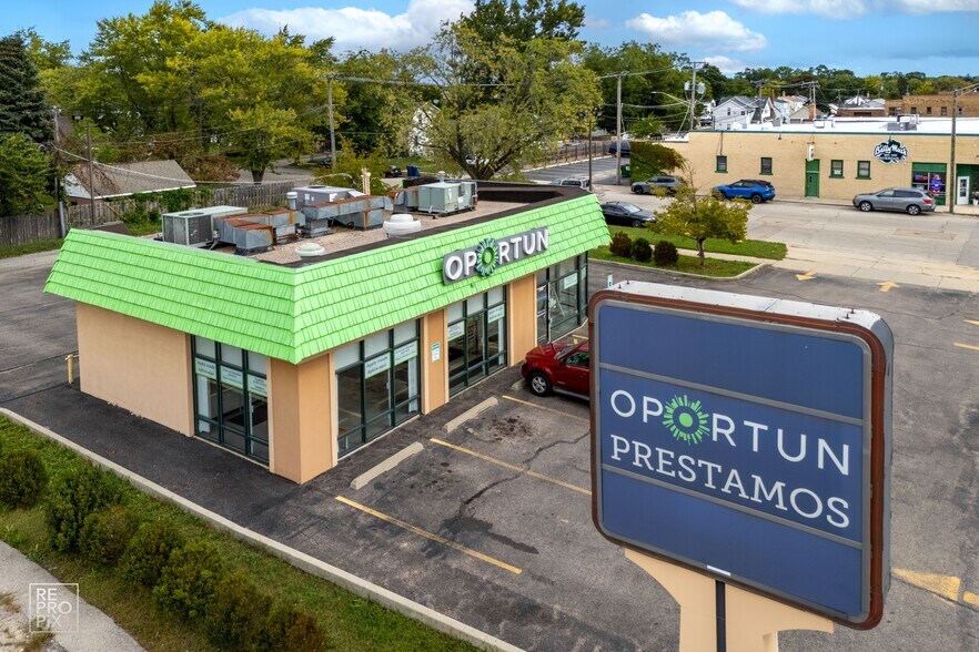 More Photos Of 2000 W Grand Ave, Waukegan Freestanding For Sale