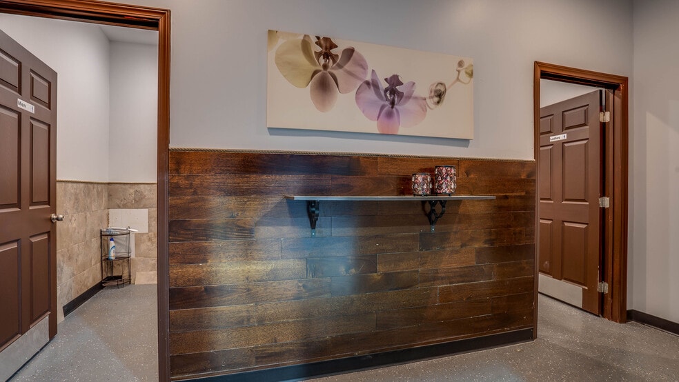 More Photos Of 3232 E Olympic Blvd, Los Angeles Warehouse For Lease