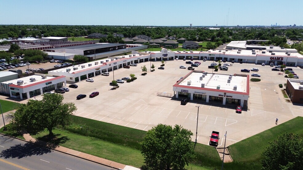 More Photos Of 800-828 W Edmond Rd, Edmond Unknown For Lease