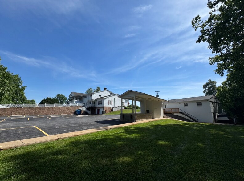 More Photos Of 9112 Virginia Ave, Bassett Office For Sale