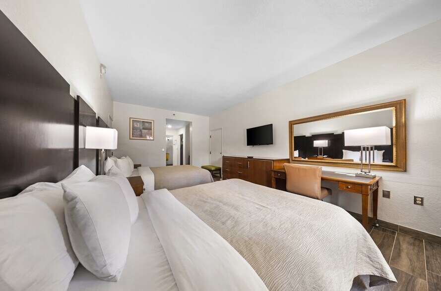 More Photos Of 333 SE 1st Ave, Florida City Hotel For Sale