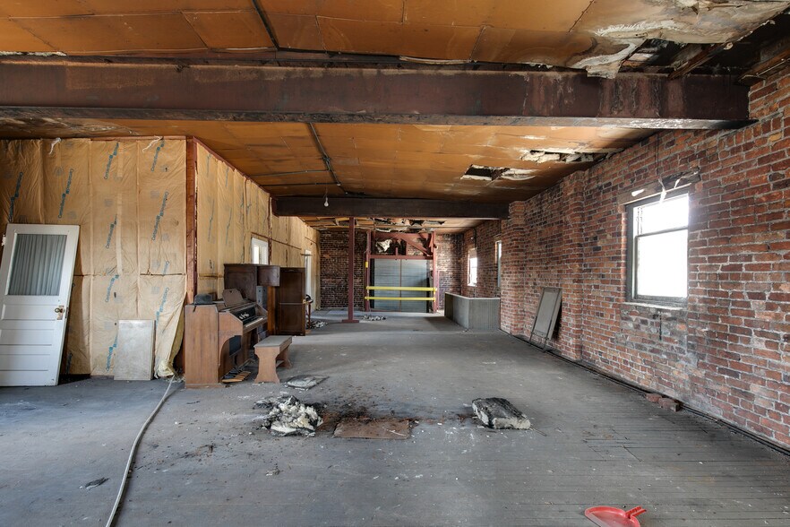 More Photos Of 2500 E Marshall St, Richmond Office For Sale