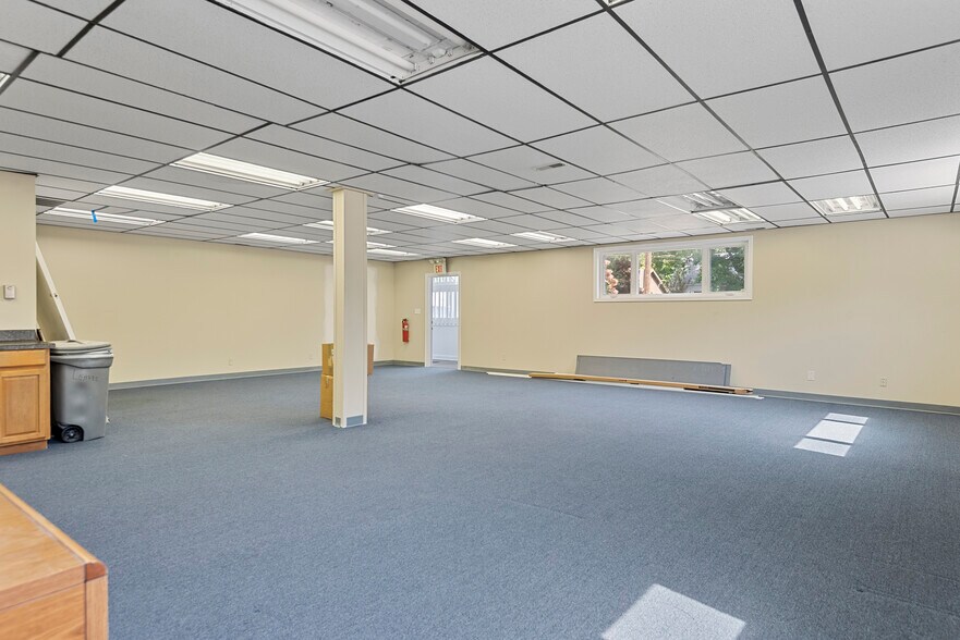 More Photos Of 2445 S 5th St, Springfield Office For Sale
