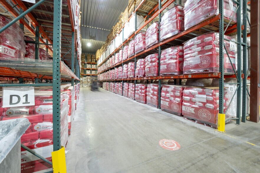 More Photos Of 225 Lawton Ave, Hereford Manufacturing For Sale