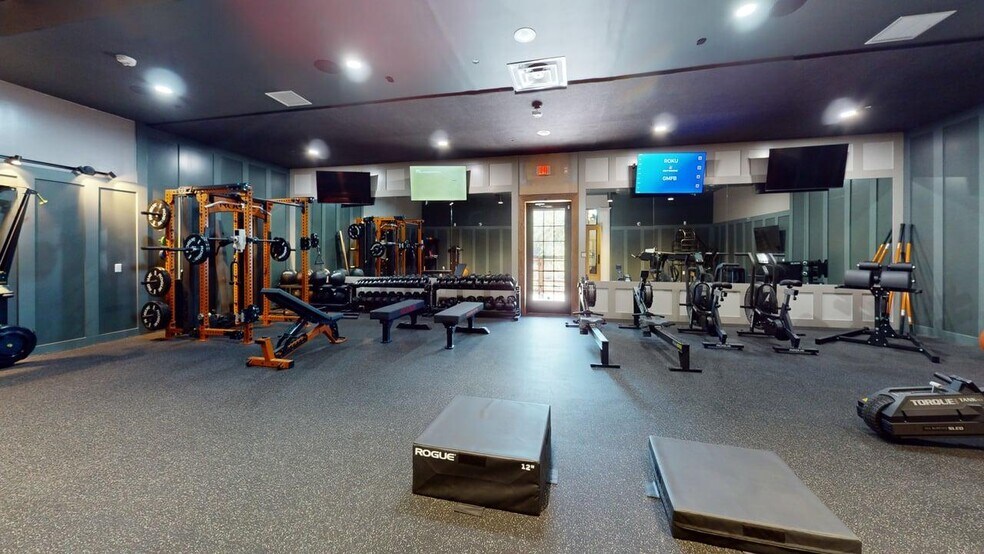 More Photos Of 7100 E Cave Creek Rd, Cave Creek Restaurant For Lease