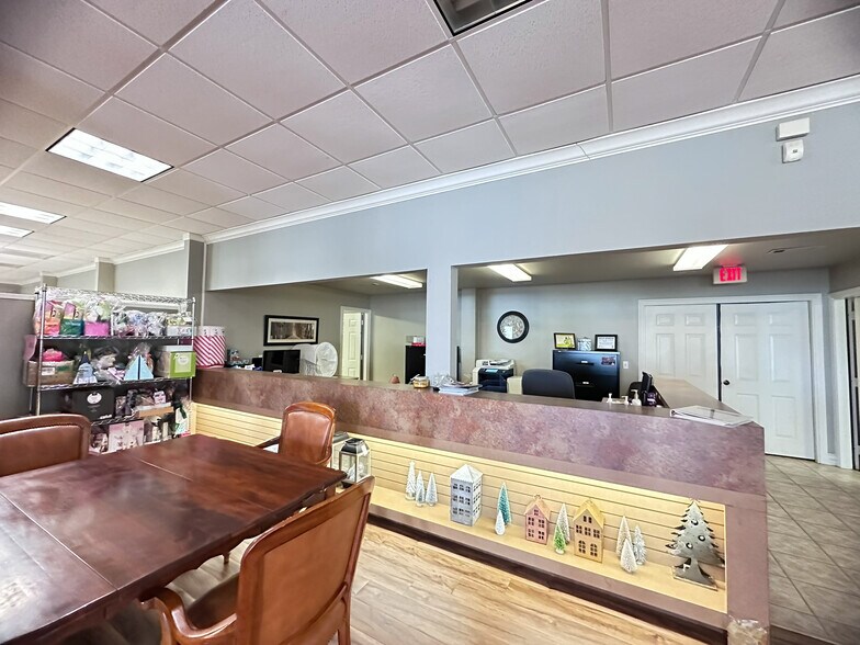 More Photos Of 2903 SE J St, Bentonville Showroom For Sale