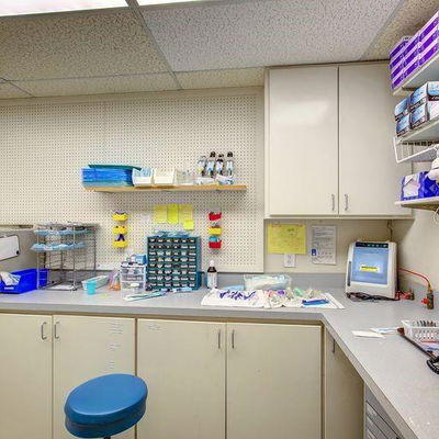 More Photos Of 737 Irby Ln, Irving Medical For Sale