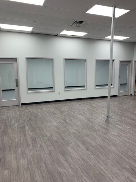 More Photos Of 950 Taylor Station Rd, Gahanna Research And Development For Lease