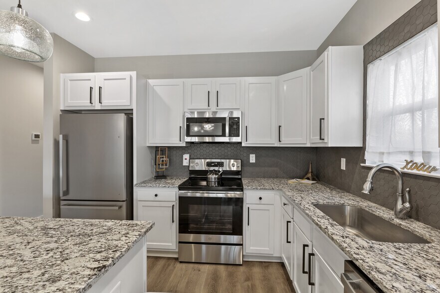 More Photos Of 726 Veronica Pl, Jeffersonville Hospitality For Sale