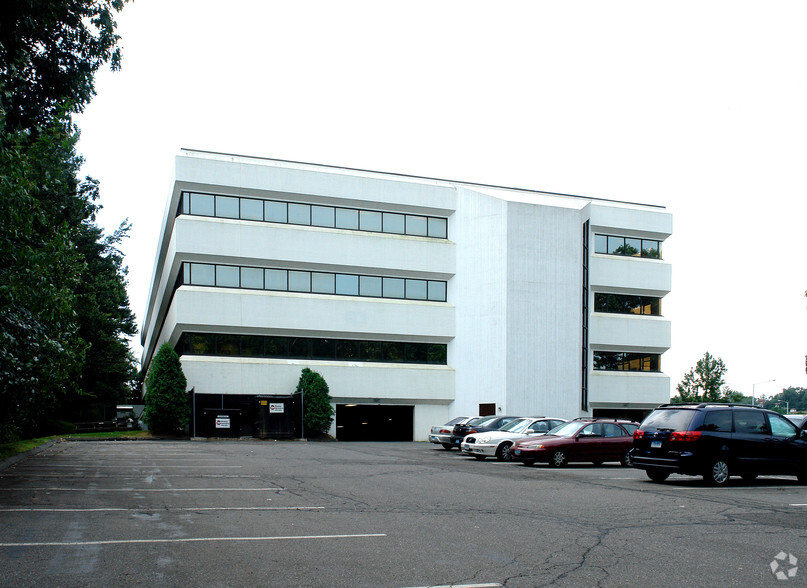 Primary Photo Of 360 Bloomfield Ave, Windsor Coworking Space