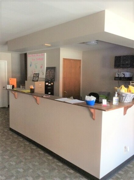 More Photos Of 315 N Main St, Burlington General Retail For Sale