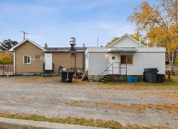 More Photos Of 1195 Boul Maloney E, Gatineau Freestanding For Sale