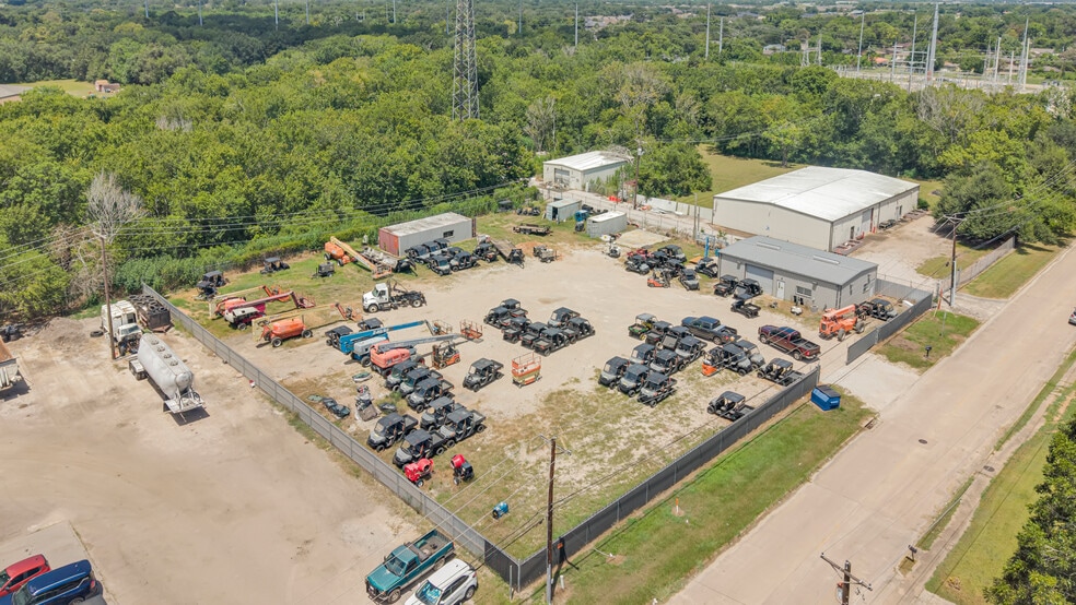 More Photos Of 201 N Walker St, Angleton Warehouse For Sale