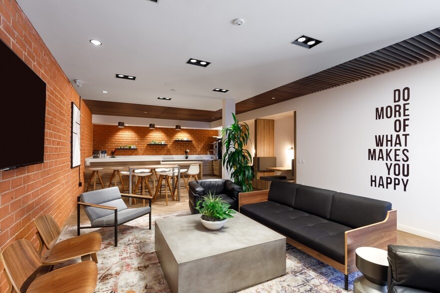 More Photos Of 16200 Ventura Blvd, Encino Office For Lease