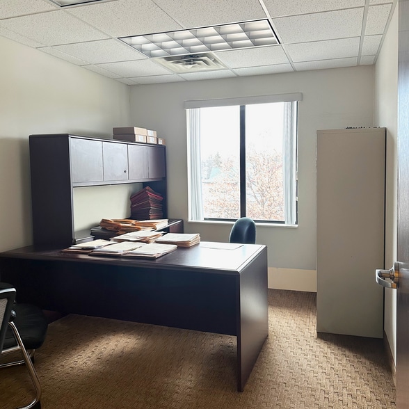 More Photos Of 1912 N Lexington Ave, Roseville Medical For Lease