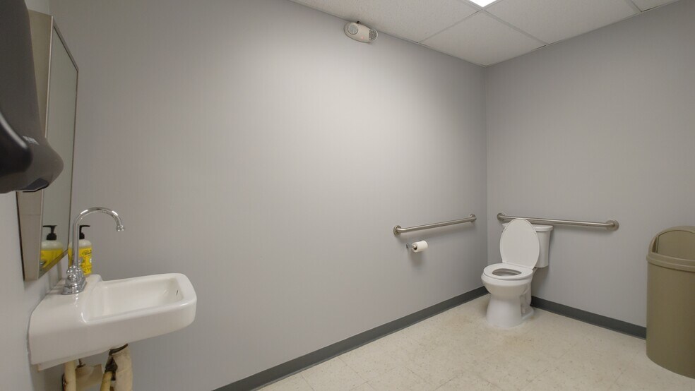 More Photos Of 2050 N University Dr, Sunrise Freestanding For Lease