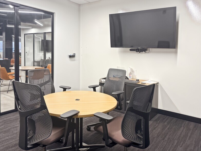 More Photos Of 4050 W Ridge Rd, Rochester Coworking Space