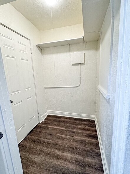 More Photos Of 1700 W 60th St, Los Angeles Multifamily For Sale