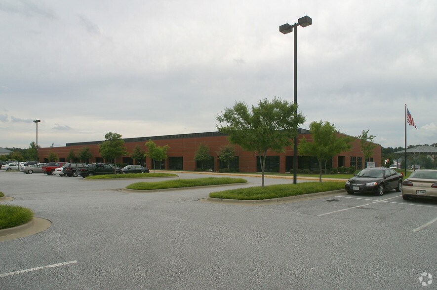 More Photos Of 989 Corporate Blvd, Linthicum Heights Distribution For Lease