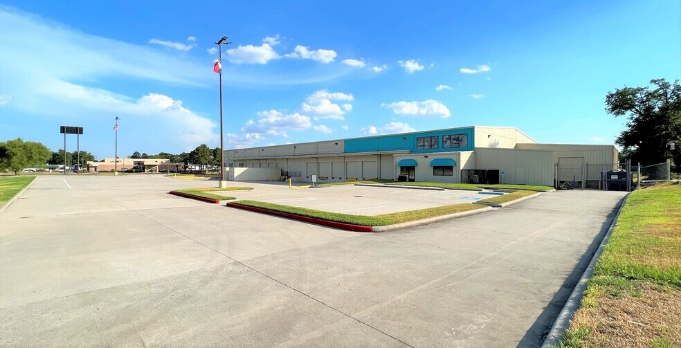 More Photos Of 21019 Spring Towne Dr, Spring Showroom For Lease