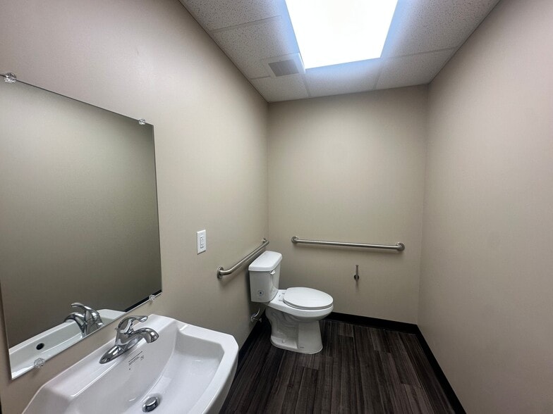 More Photos Of 4830 Marsett Pky, Cumming Light Manufacturing For Lease