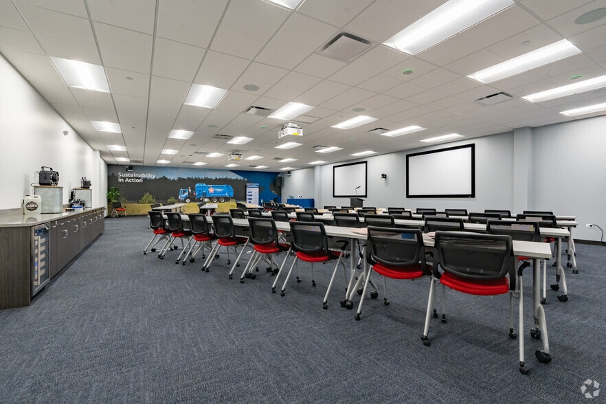 More Photos Of 8525 W 183rd St, Tinley Park Office For Sale