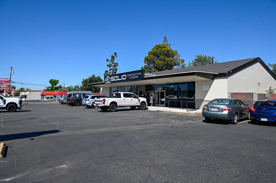 More Photos Of 5201 Auburn Blvd, Sacramento Freestanding For Sale