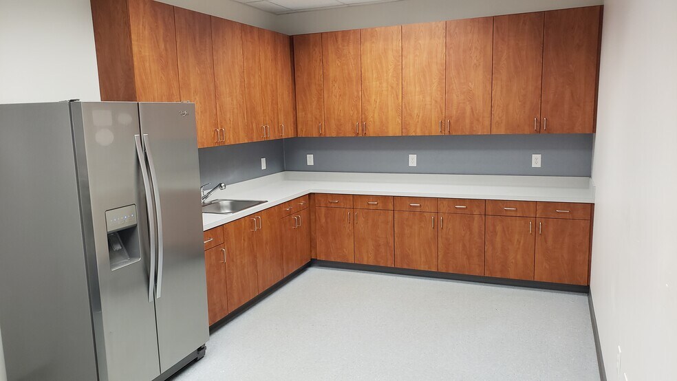 More Photos Of 516 Innovation Dr, Chesapeake Medical For Lease