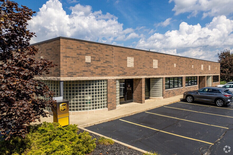 Primary Photo Of 6325 Cochran Rd, Solon Office For Sale