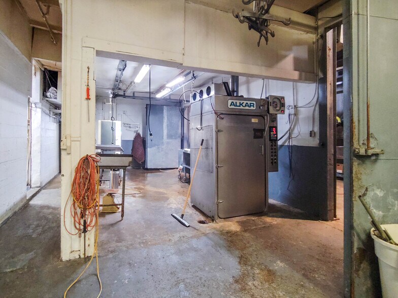 More Photos Of 445 W Maple St, Slater General Retail For Sale