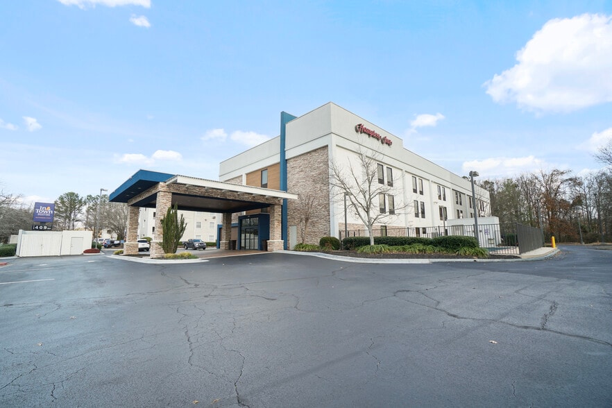 More Photos Of 450 Parkway 575, Woodstock Hotel For Sale