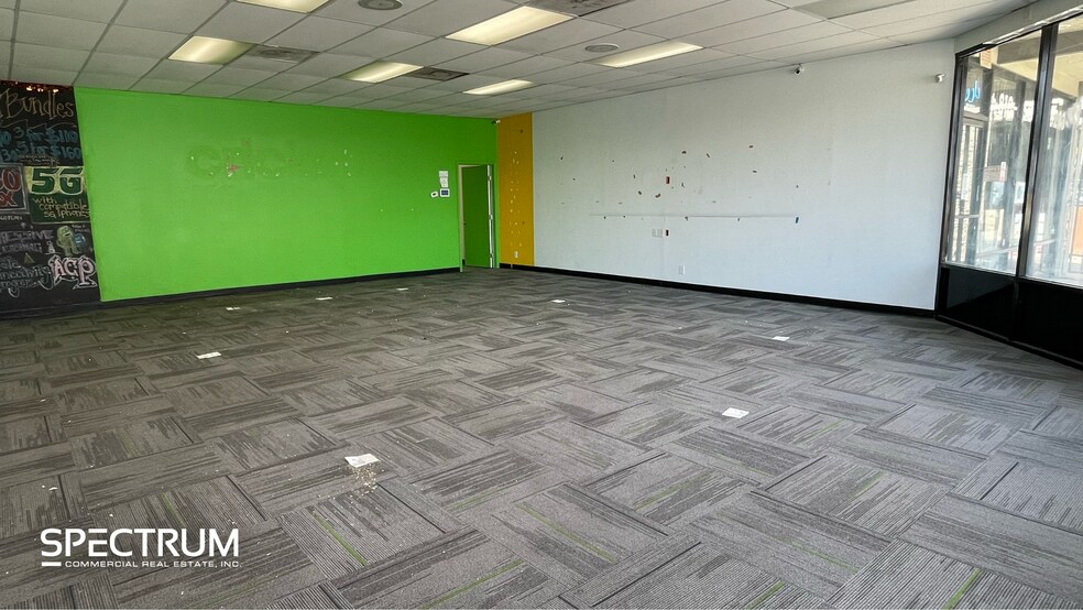 More Photos Of 18501 Victory Blvd, Reseda Unknown For Lease