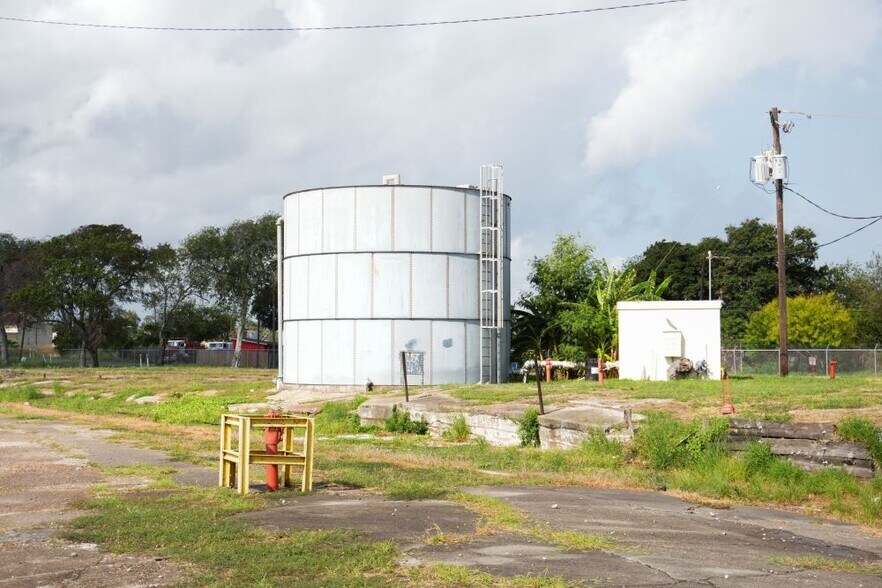 More Photos Of 201 N 19th St, Corpus Christi Warehouse For Lease