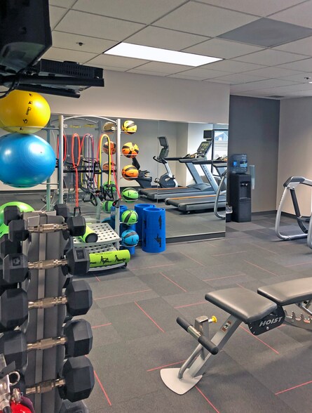 More Photos Of 250 E Wisconsin Ave, Milwaukee Office For Lease