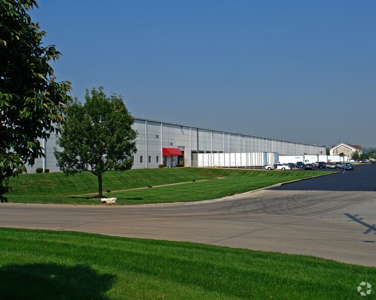 More Photos Of 415 Axminister Dr, Fenton Warehouse For Lease