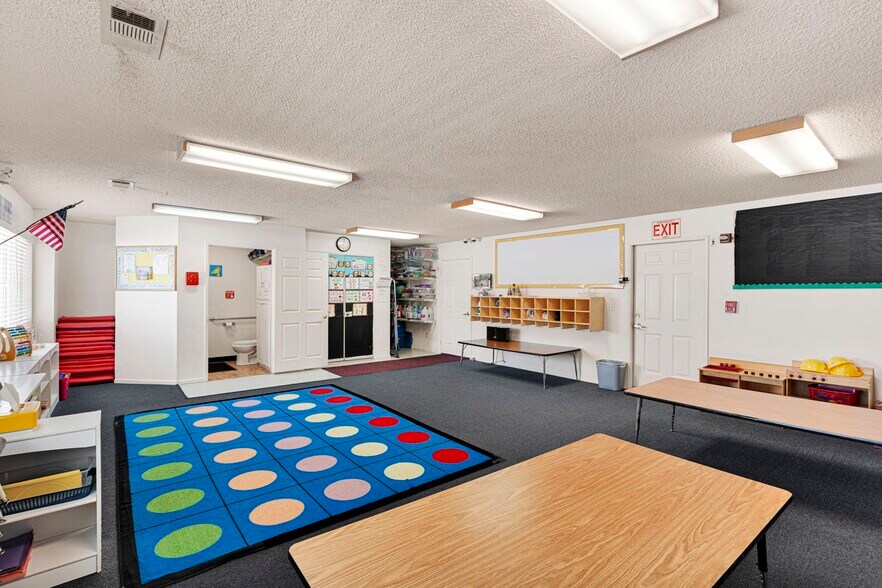 More Photos Of 12883 Amethyst Rd, Victorville Daycare Center For Sale